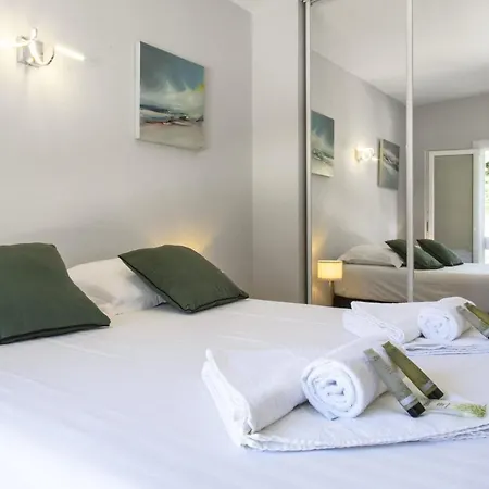 Charming House With Terrace - - Welkeys Holiday home
