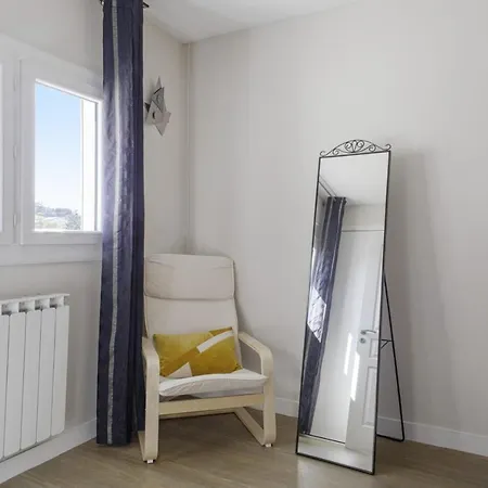 Charming House With Terrace - - Welkeys