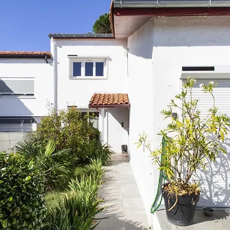 Nyaraló Charming House With Terrace - - Welkeys
