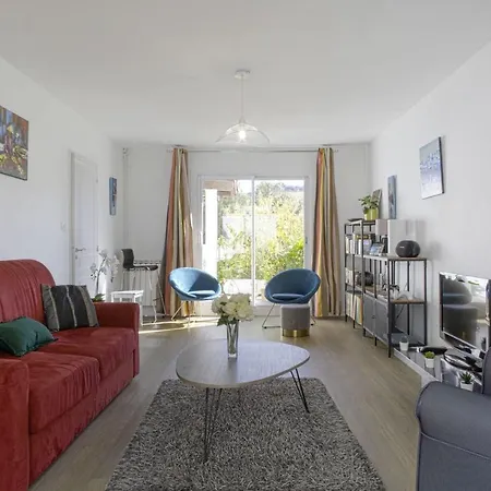 Holiday home Charming House With Terrace - - Welkeys *