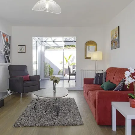 Charming House With Terrace - - Welkeys Holiday home